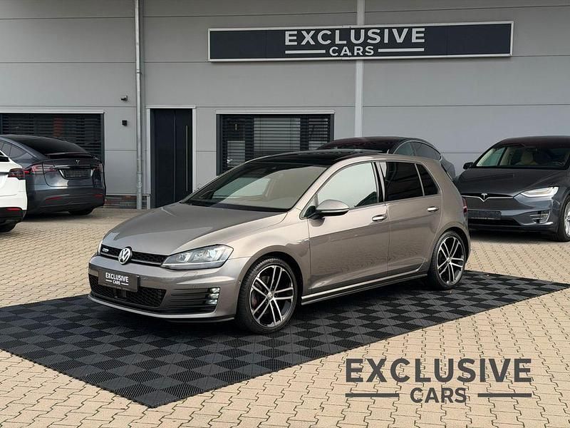 Grau Gebraucht 2017 VW Golf VII GTD Limousine | 24.750 € - Bild 1/4