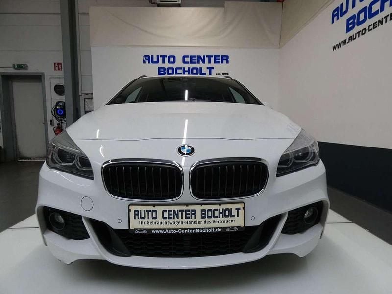 Alpinweiss iii Gebraucht 2015 BMW 218 M Sport Van / Kleinbus | 10.700 € (Guter Preis) - Bild 1/4
