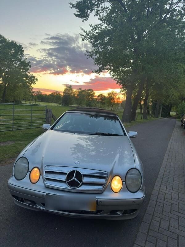 Silber Gebraucht 2002 Mercedes CLK230 Avantgarde Cabrio | 6.500 € - Bild 1/1