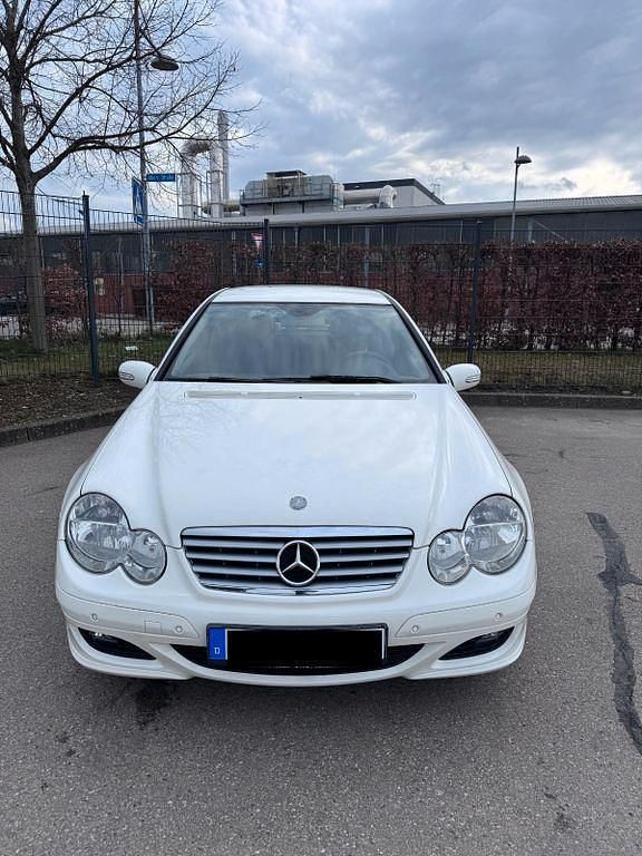 Gebraucht Mercedes C180 143 PS (105 kW) 2006 Weiß Coupé