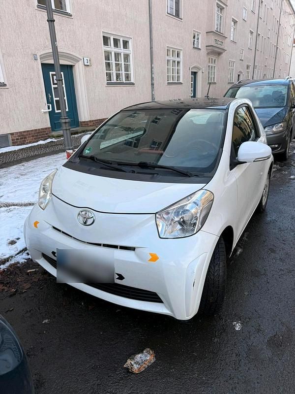Gebraucht Toyota iQ 68 PS (50 kW) 2010 Weiß Kleinwagen