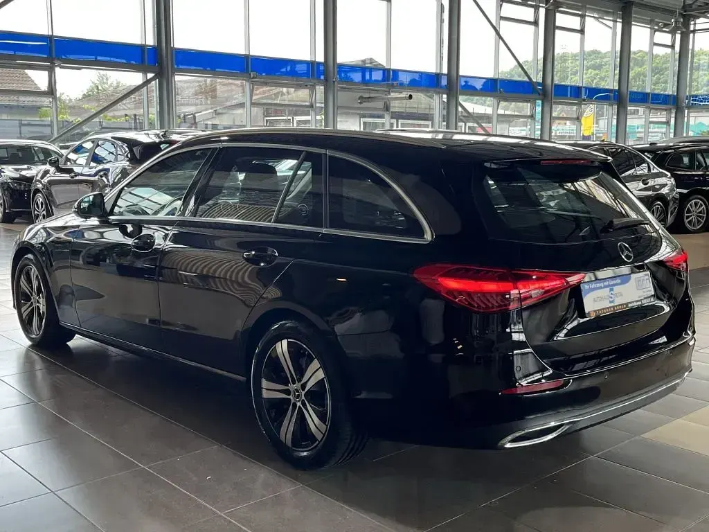 Gebraucht Mercedes 200 Avantgarde 163 PS (119 kW) 2023 Schwarz schwarz  unilack Kombi