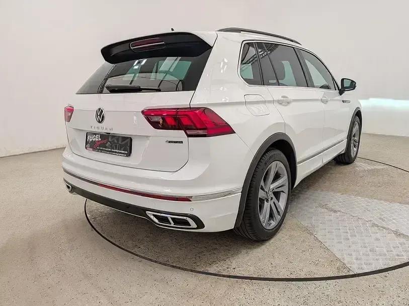 Gebraucht VW Tiguan R-line 190 PS (139 kW) 2022 Pure white SUV