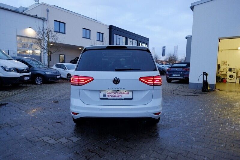 Gebraucht VW Touran S 150 PS (110 kW) 2024 Weiß Van / Kleinbus