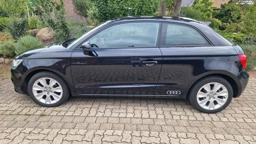 Gebraucht Audi A1 Attraction 86 PS (63 kW) 2012 Schwarz Kleinwagen