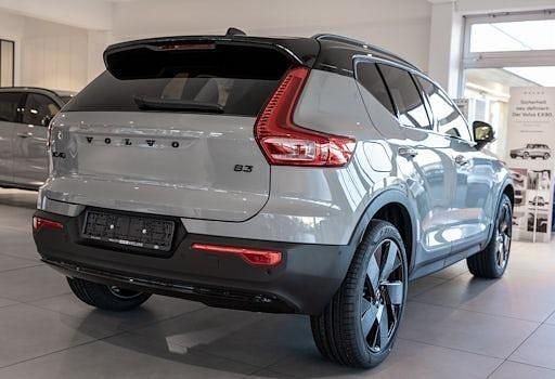 Neu Volvo XC40 Plus 163 PS (119 kW) 2026 Grau SUV