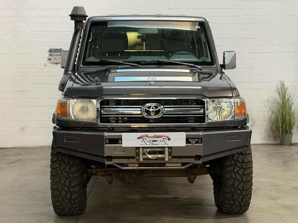 Gebraucht Toyota Land Cruiser 231 PS (169 kW) 2017 Grau Pickup