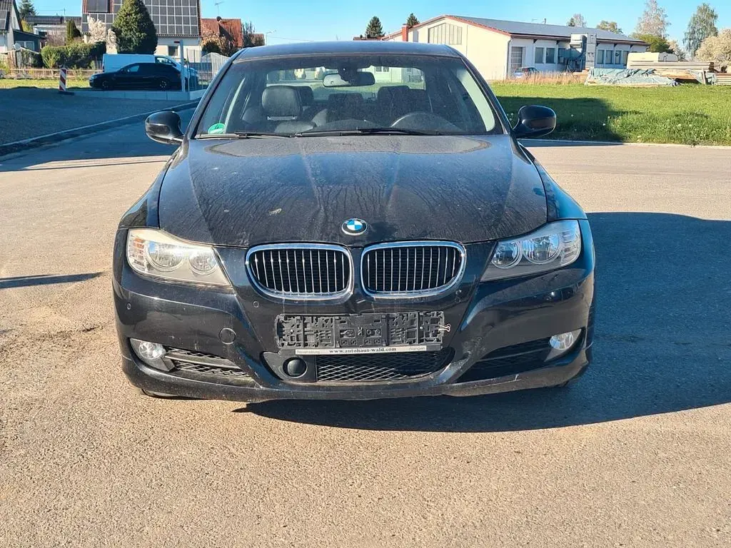 Gebraucht BMW 330 Sport Line 218 PS (160 kW) 2010 Schwarz Limousine