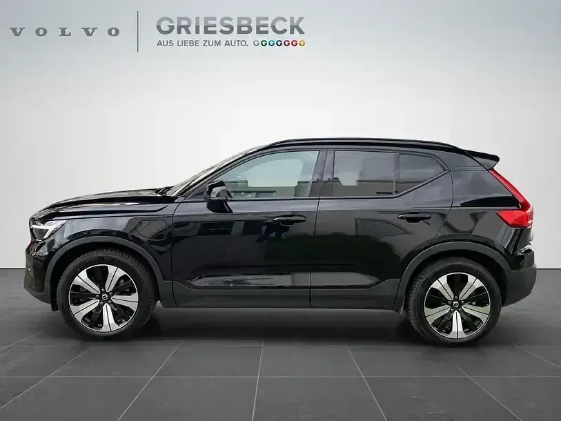 Gebraucht Volvo XC40 Plus 261 PS (191 kW) 2022 Onyx black / (metallic) SUV