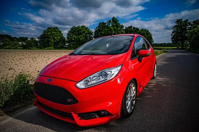 Gebraucht Ford Fiesta ST 182 PS (133 kW) 2016 Rot Kleinwagen