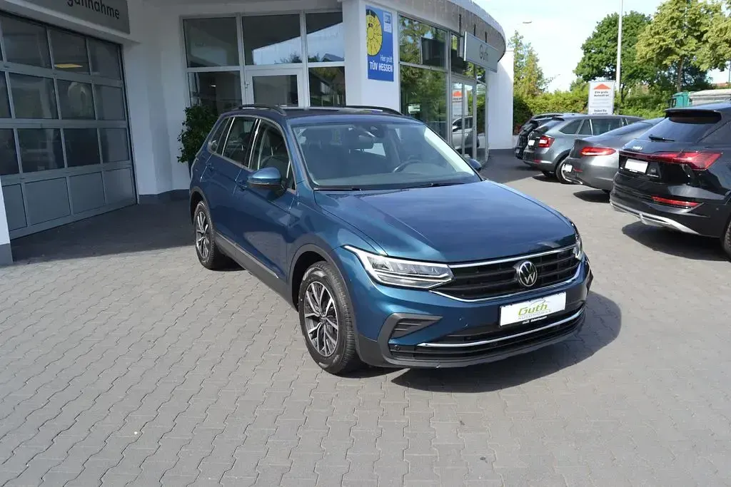 Gebraucht VW Tiguan Life 150 PS (110 kW) 2022 Blau SUV