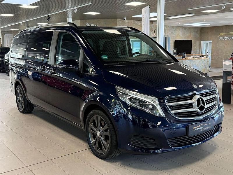 Cavansitblau Gebraucht 2017 Mercedes 220 Edition Van / Kleinbus | 31.999 € - Bild 1/4