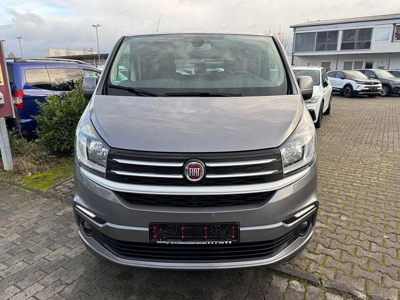 Grau Gebraucht 2017 Fiat Talento Family Van / Kleinbus | 19.900 € (Fairer Preis) - Bild 1/4
