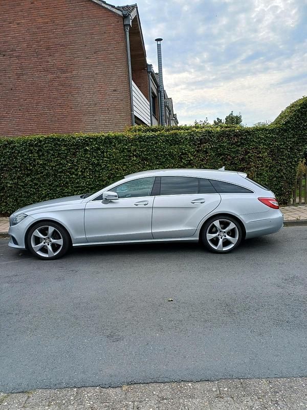 Silber Gebraucht 2015 Mercedes CLS220 Coupé | 16.900 € (Superpreis) - Bild 1/4