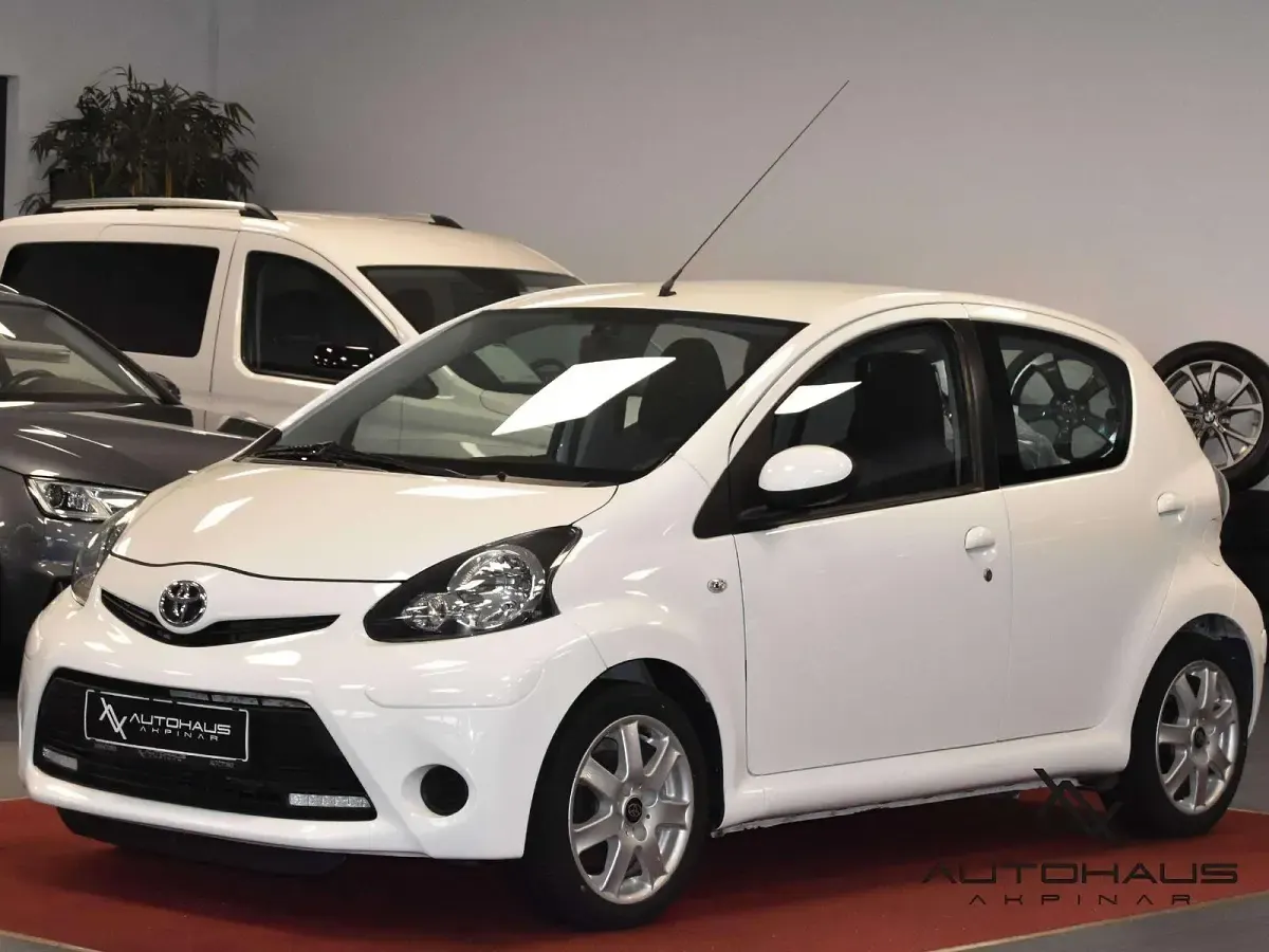 Gebraucht Toyota Aygo Cool 68 PS (50 kW) 2013 Weiß Kleinwagen