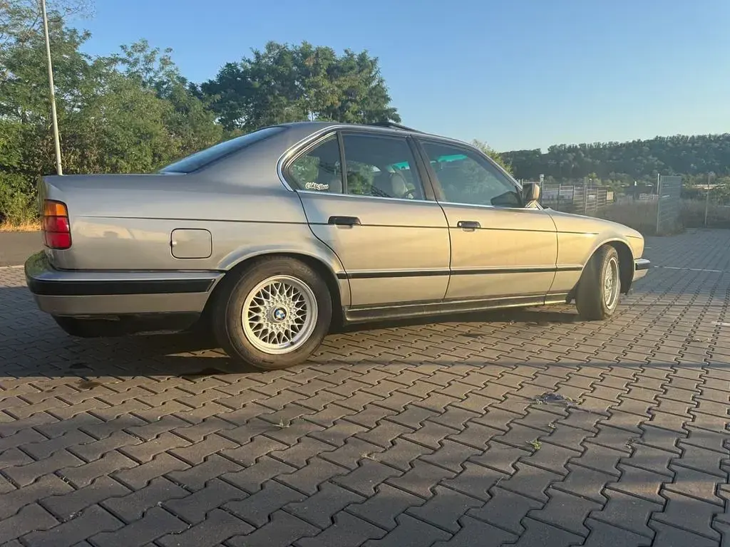 Gebraucht BMW 525 Performance 170 PS (125 kW) 1988 Silber Limousine