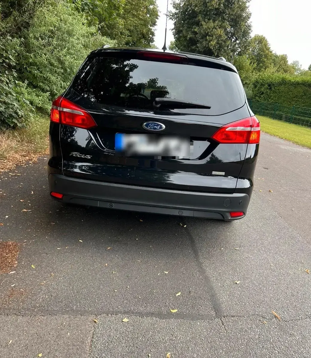 Gebraucht Ford Focus 125 PS (91 kW) 2015 Schwarz Kombi