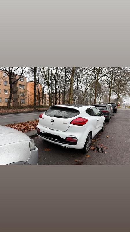 Gebraucht Kia Ceed 128 PS (94 kW) 2014 Weiß Kleinwagen