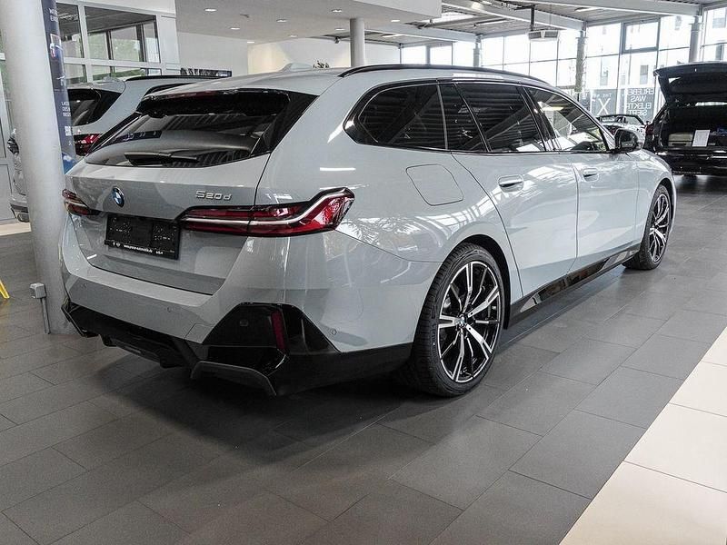 Neu BMW 520 M Sport 197 PS (144 kW) 2025 Grau Kombi