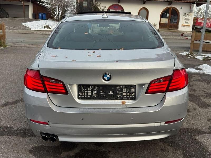 Gebraucht BMW 525 Sport Line 204 PS (150 kW) 2011 Silber Limousine