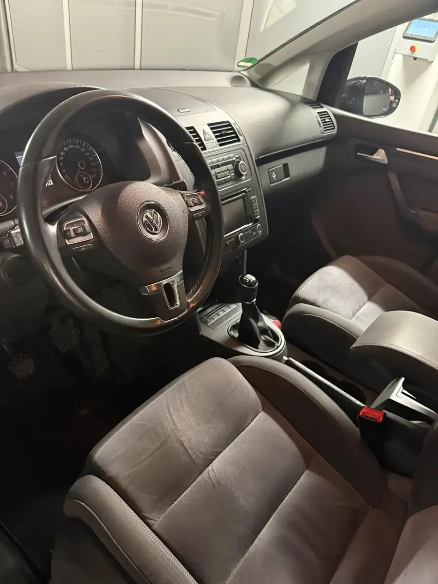 Gebraucht VW Touran Highline 140 PS (102 kW) 2011 Grau Van / Kleinbus