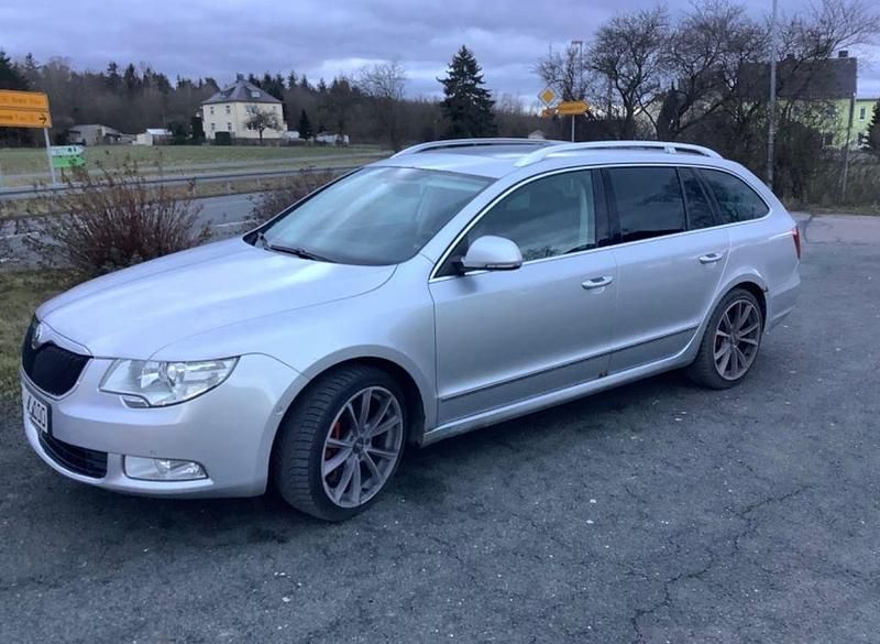 Silber Gebraucht 2010 Skoda Superb Elegance Kombi | 6.499 € (Guter Preis) - Bild 1/4