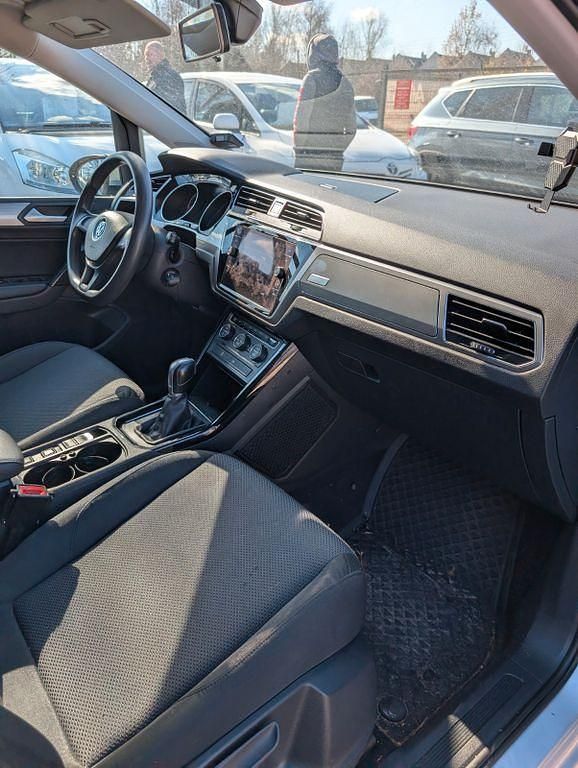 Gebraucht VW Touran Sound 150 PS (110 kW) 2017 Silber Van / Kleinbus