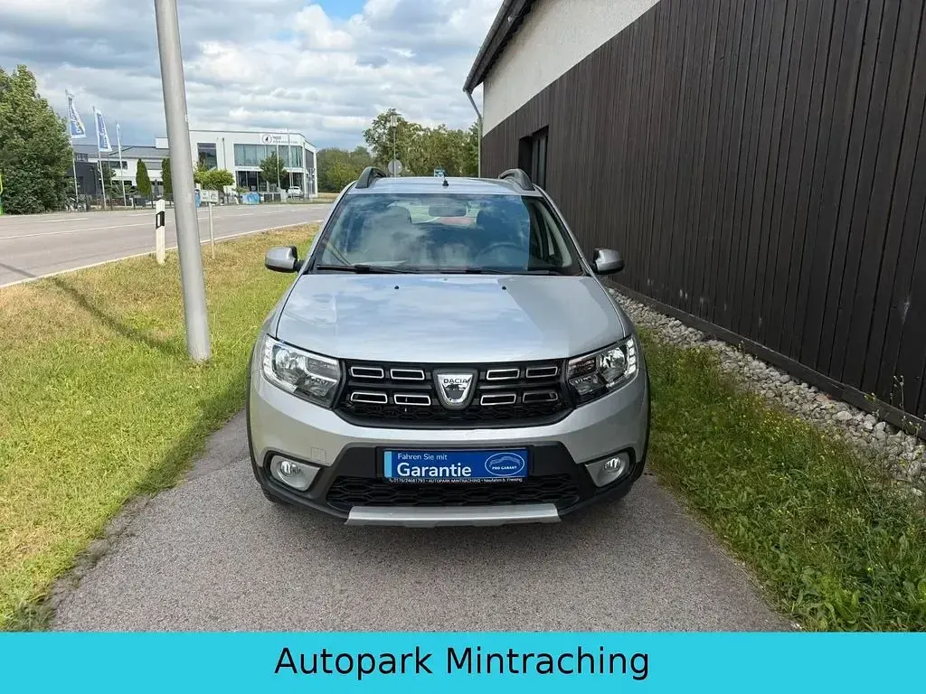 Gebraucht Dacia Sandero Celebration 90 PS (66 kW) 2017 Silber Limousine