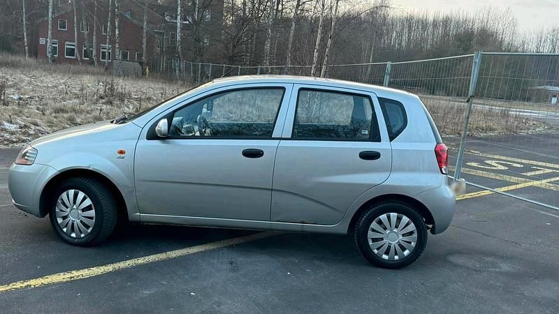 Gebraucht Chevrolet Kalos 94 PS (69 kW) 2004 Grau Limousine