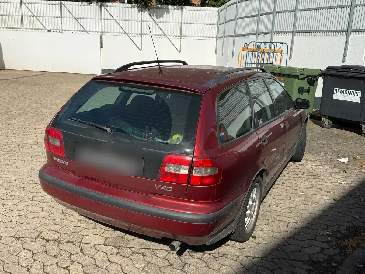 Gebraucht Volvo V40 122 PS (89 kW) 2000 Rot Kombi
