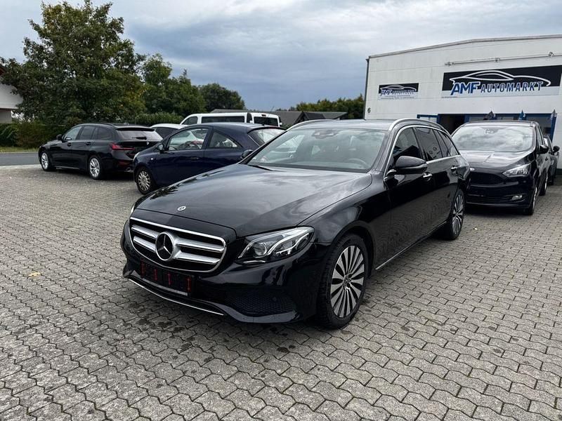 Schwarz Gebraucht 2017 Mercedes E350 Kombi | 14.699 € (Fairer Preis) - Bild 1/4