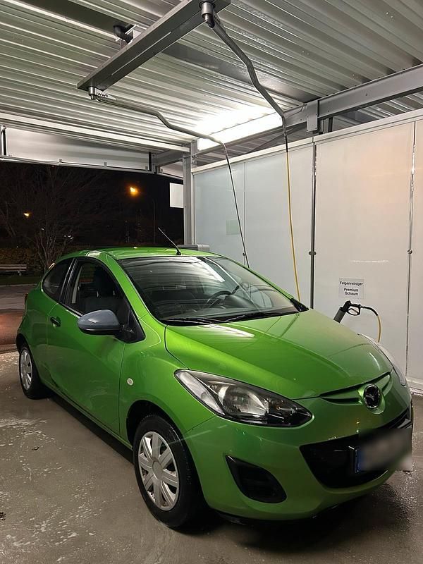 Grün Gebraucht 2011 Mazda 2 Kleinwagen | 1.300 € (Superpreis) - Bild 1/4