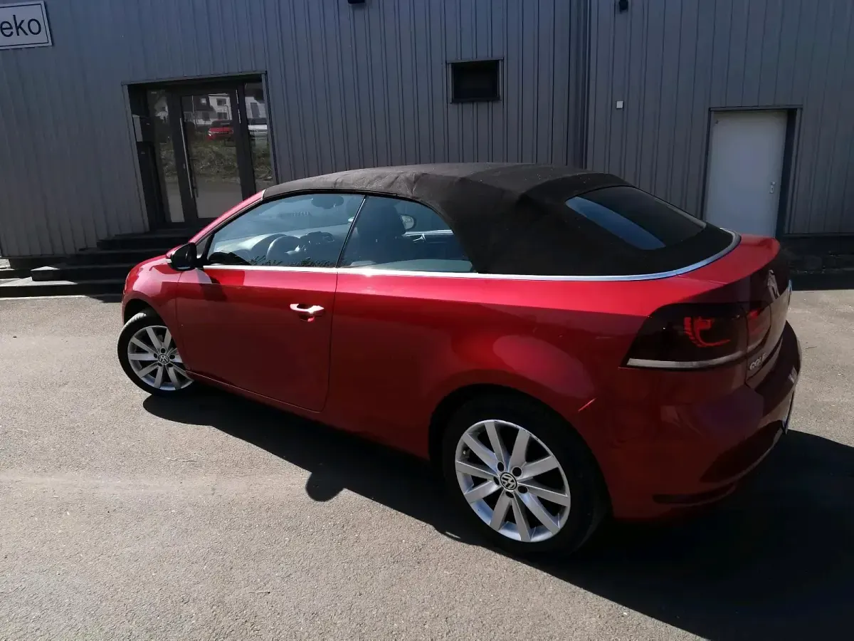 Gebraucht VW Golf 105 PS (77 kW) 2011 Rot Cabrio