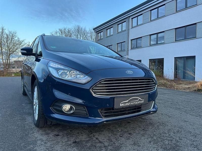Blau Gebraucht 2018 Ford S-MAX Titanium Van / Kleinbus | 8.500 € (Superpreis) - Bild 1/4