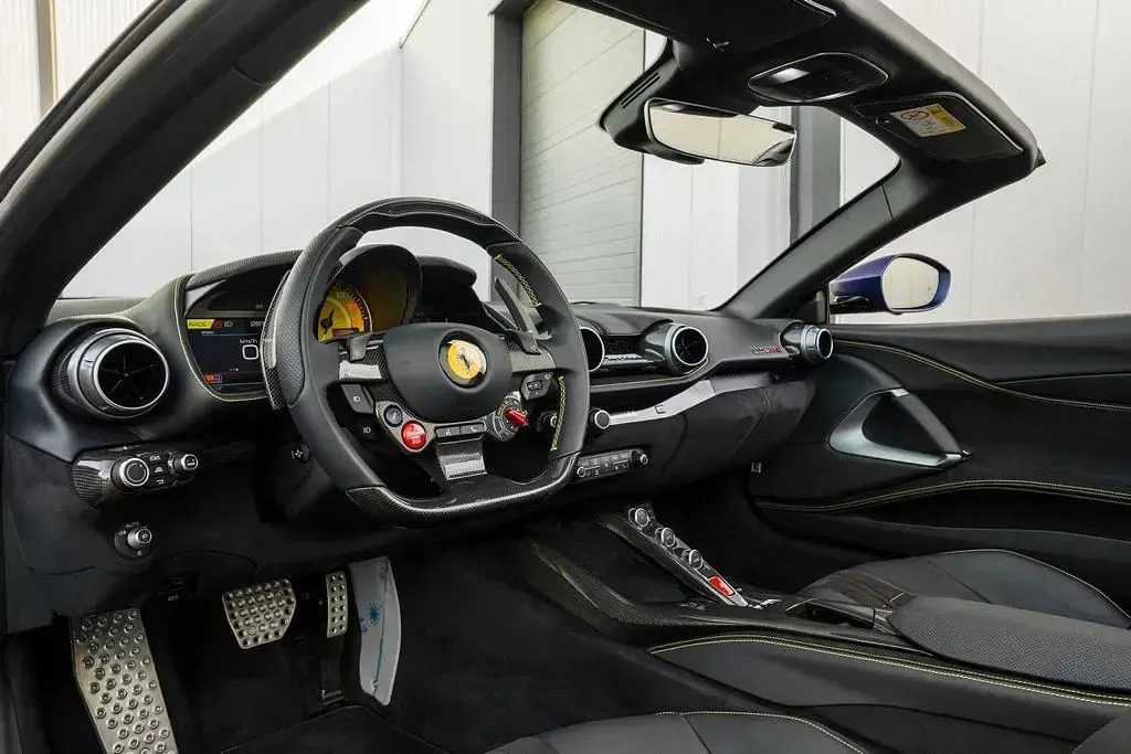 Gebraucht Ferrari 812 799 PS (587 kW) 2024 Blau Cabrio