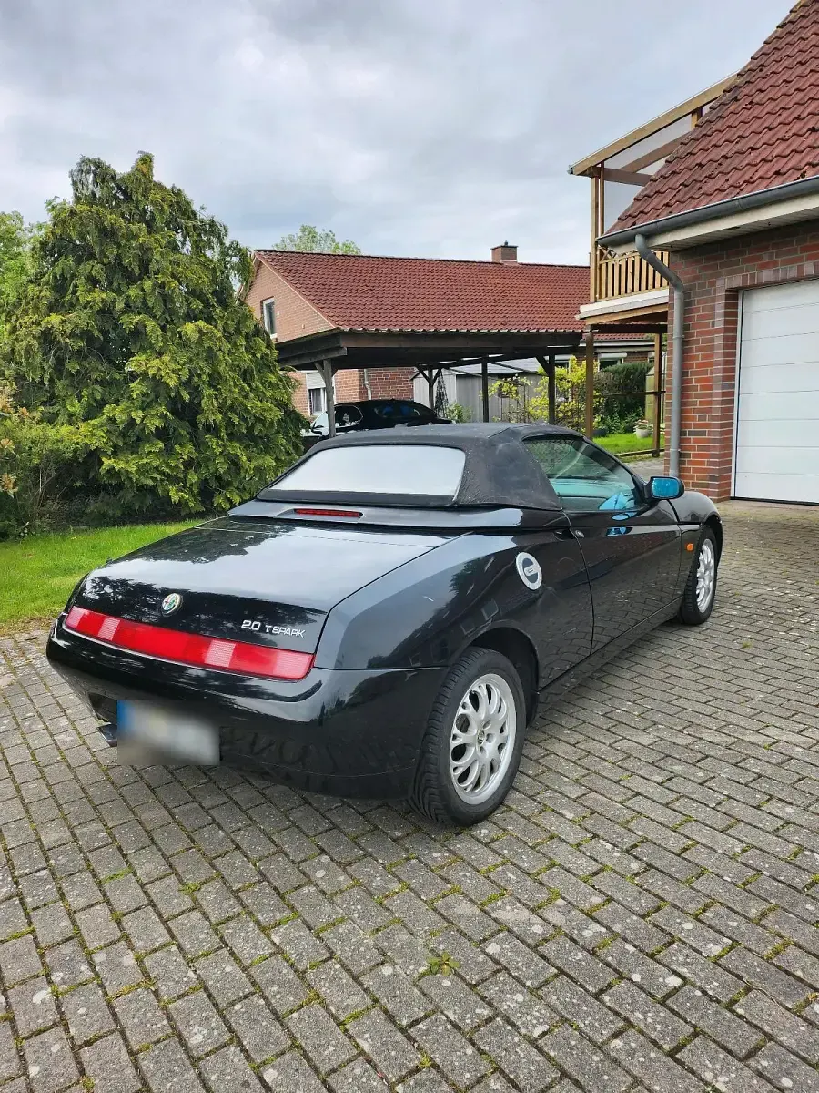 Second-hand Alfa Romeo Spider 155 CP (114 kW) 1999 Negru Cabrio