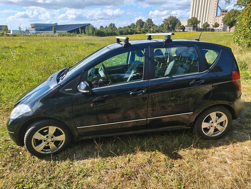 Gebraucht Mercedes A180 109 PS (80 kW) 2010 Schwarz Kleinwagen