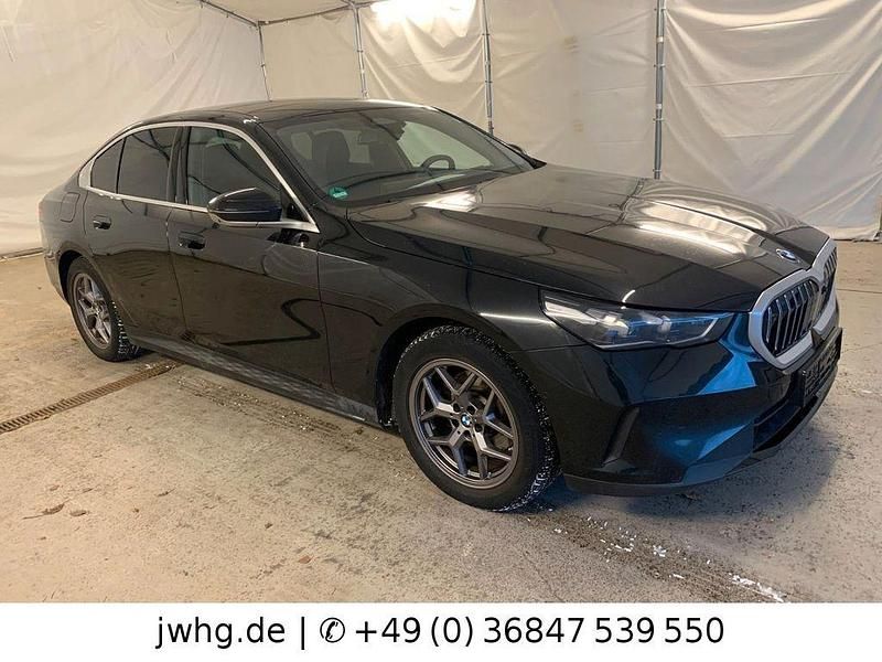 Gebraucht BMW 520 Sport Line 197 PS (144 kW) 2024 Schwarz Limousine