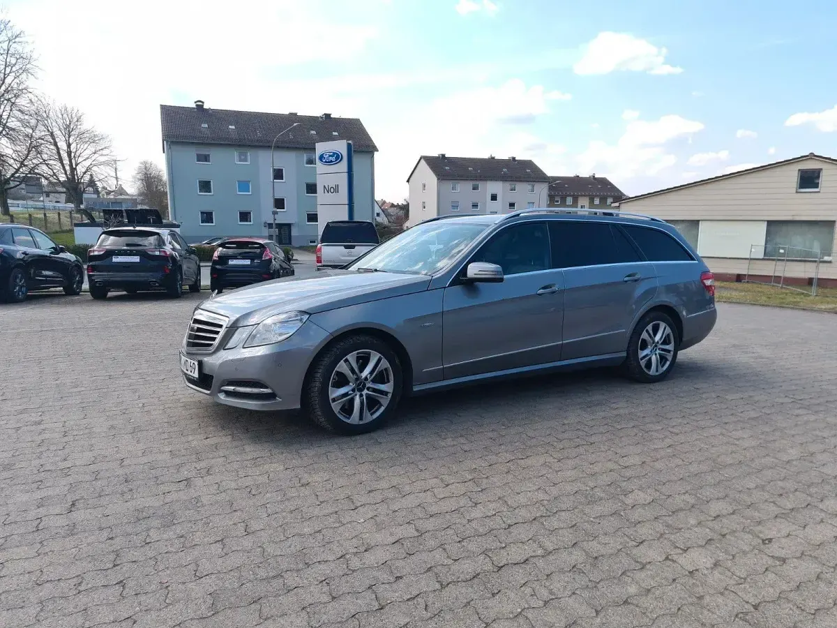 Gebraucht Mercedes E300 231 PS (169 kW) 2012 Silber Kombi