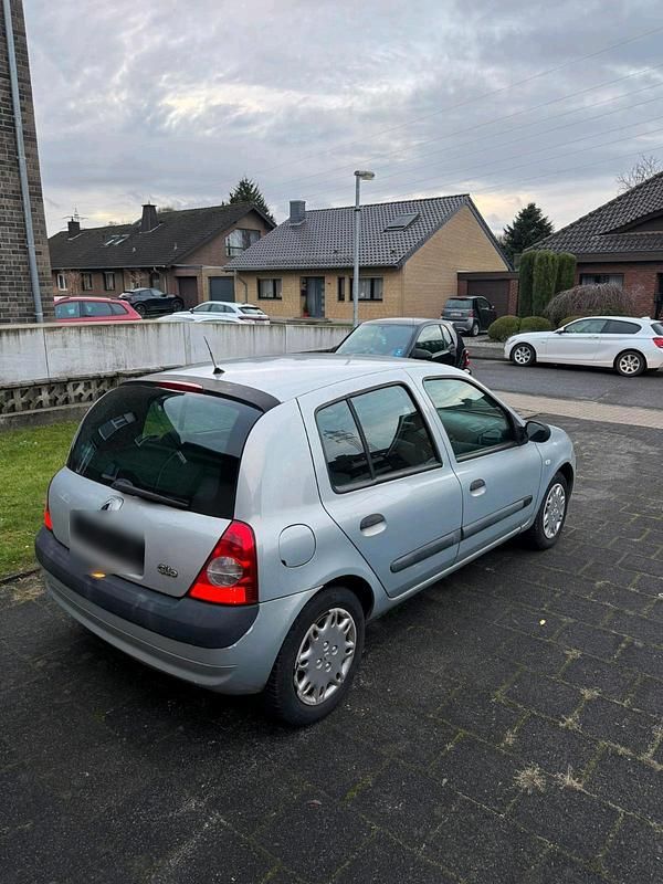 Gebraucht Renault Clio II 60 PS (44 kW) 2002 Silber Kleinwagen