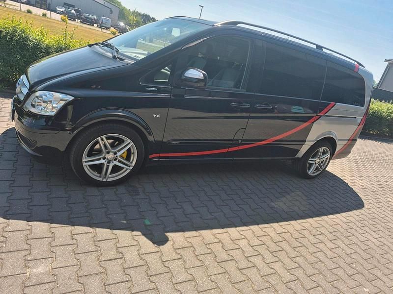 Schwarz Gebraucht 2014 Mercedes Viano Edition Van / Kleinbus | 31.499 € (Teuer) - Bild 1/4