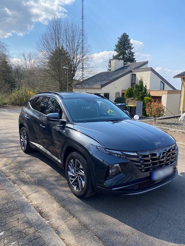 Gebraucht Hyundai Tucson 180 PS (132 kW) 2023 Grau SUV