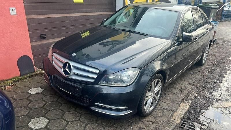 Second-hand Mercedes C180 156 CP (114 kW) 2012 Negru Berlinǎ