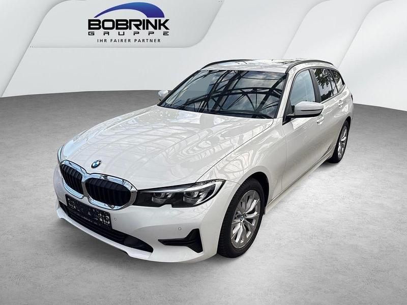 Weiß Gebraucht 2022 BMW 318 Advantage Kombi | 28.940 € (Fairer Preis) - Bild 1/4