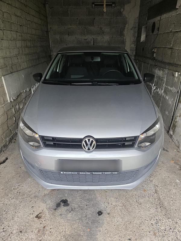 Silber Gebraucht 2010 VW Polo Kleinwagen | 2.750 € (Guter Preis) - Bild 1/4