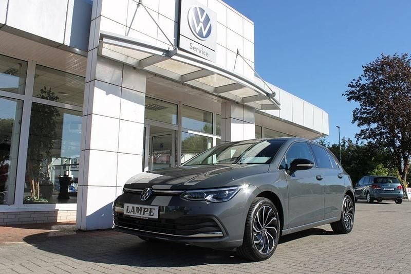 Gebraucht VW Golf VIII Move 131 PS (96 kW) 2023 Delfingrau metallic Limousine