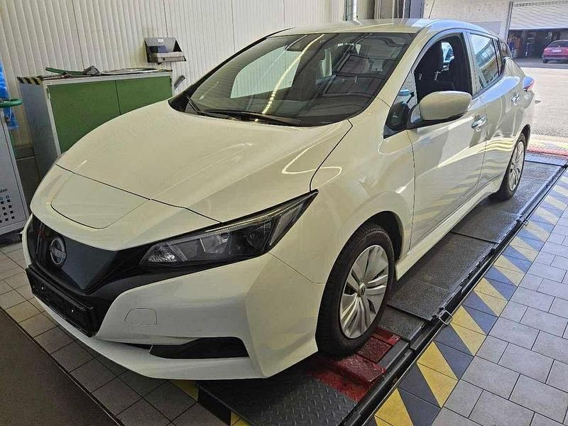 Weiß Gebraucht 2023 Nissan Leaf N-Connecta Kleinwagen | 14.999 € (Guter Preis) - Bild 1/4