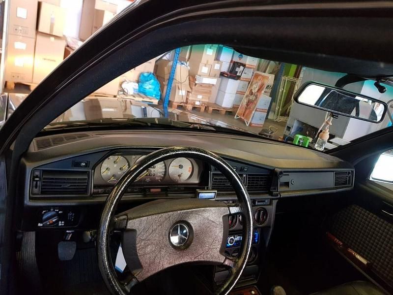 Grau Gebraucht 1985 Mercedes 190 Limousine | 15.000 € - Bild 1/4