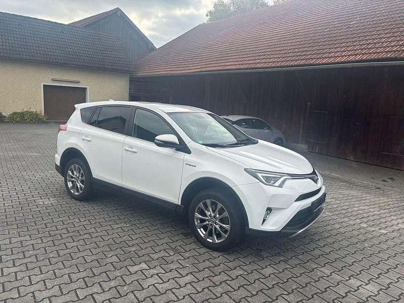 Super white 2 Gebraucht 2016 Toyota RAV4 Hybrid Edition SUV | 19.200 € (Fairer Preis) - Bild 1/4