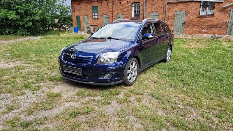 Blau Gebraucht 2008 Toyota Avensis Executive Kombi | 3.990 € (Fairer Preis) - Bild 1/4
